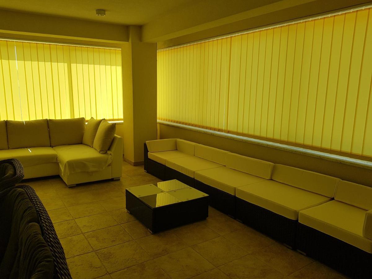 Yellow Cube Kozino Exterior photo